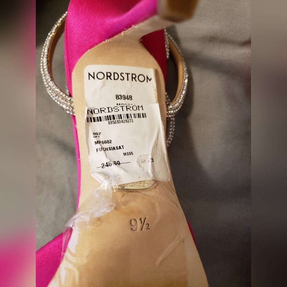 Badgley Mischka women's Sacred Pump size 9½ NWT - Picture 10 of 16